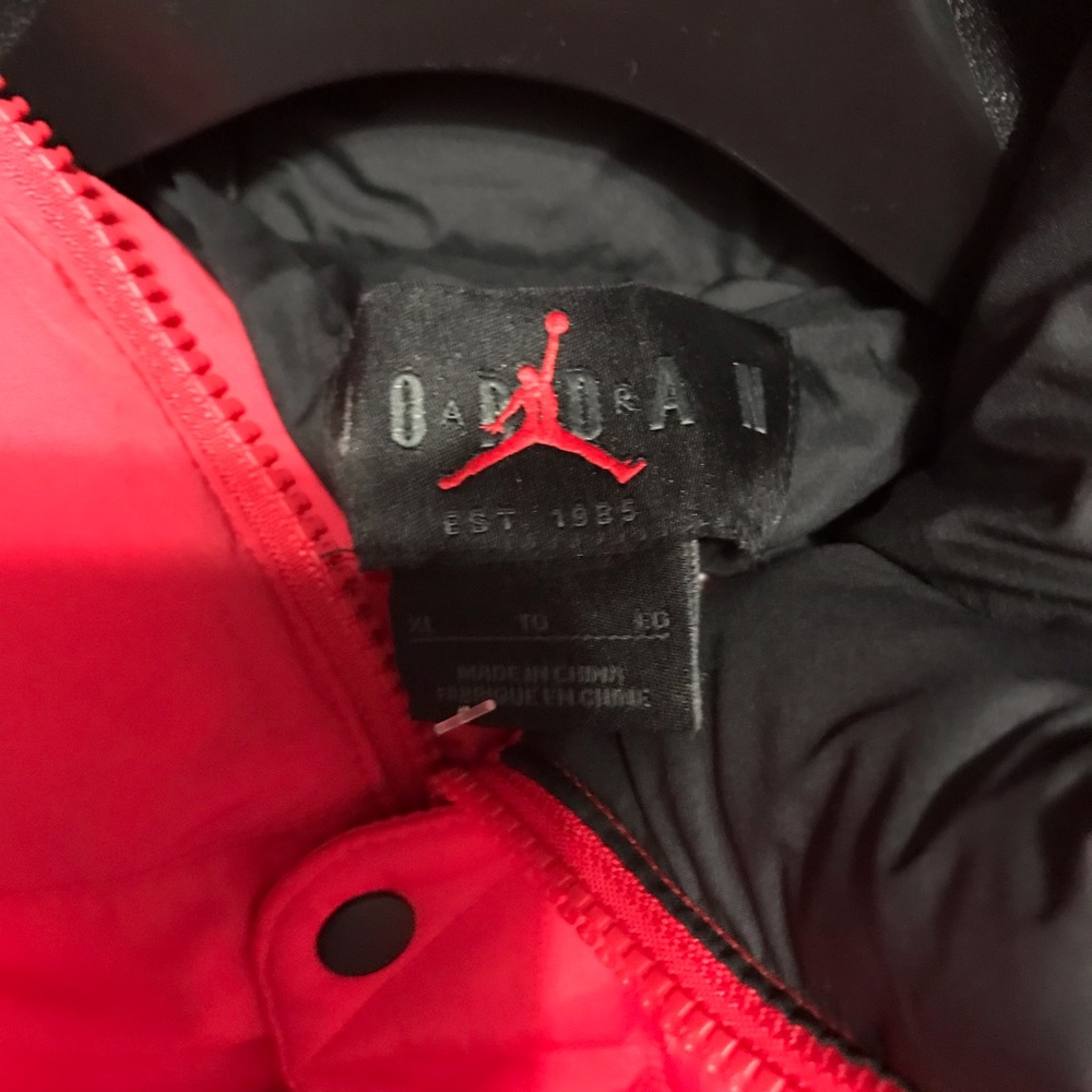 Jumpman Retro Men's Red Puffer Jacket🔥 - Picture 2 of 13